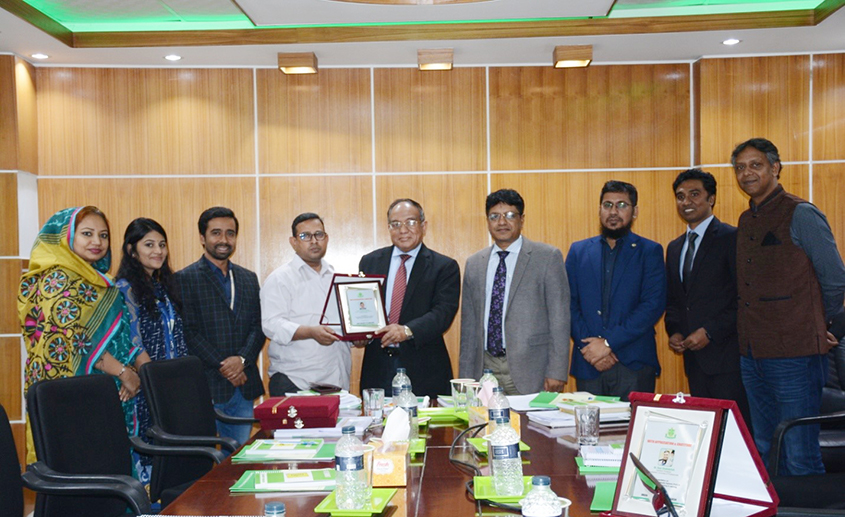 Consultation session crest giving ceremony